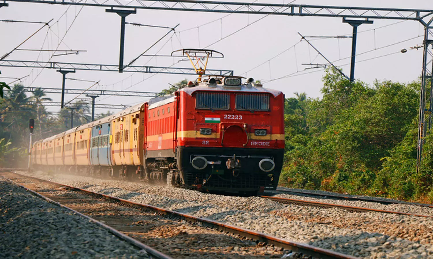 Man suspects wife of having affair, train , children,Crime, Delhi Man suspects wife of having affair, train , children,Crime, Delhi