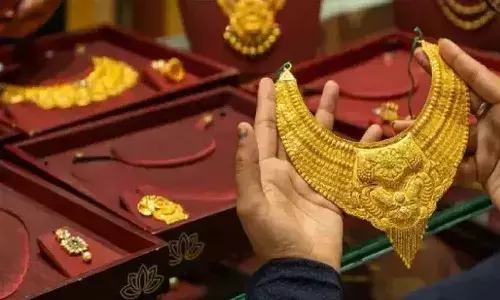 మళ్లీ పెరిగిన బంగారం ధరలు.. కారణమేమిటంటే..