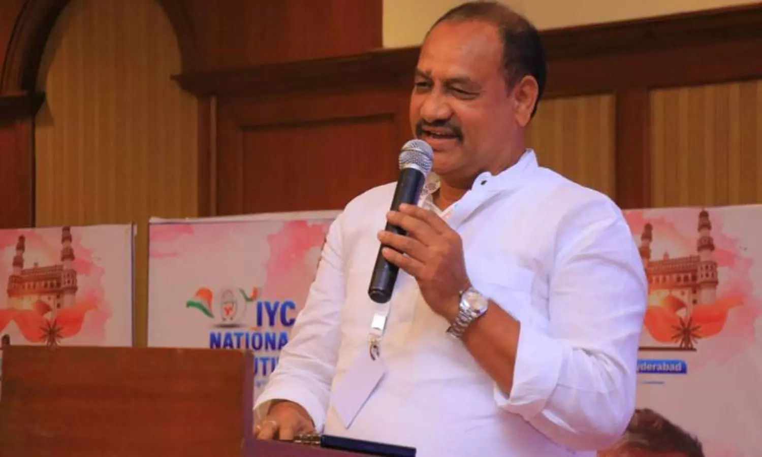 బీసీలలో ఐక్యత లోపించింది.. పార్టీలకు అతీతంగా ఏకం కావాలి : టీపీసీసీ చీఫ్ బీసీలలో ఐక్యత లోపించింది.. పార్టీలకు అతీతంగా ఏకం కావాలి : టీపీసీసీ చీఫ్