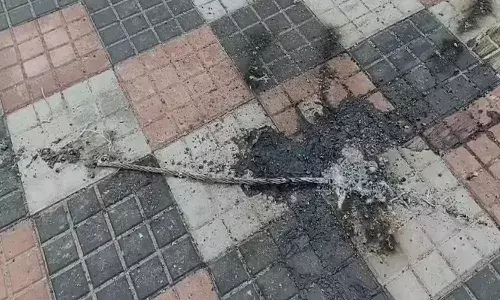 Hyderabad : విద్యుత్ వైర్లు తెగి ఫుట్పాత్పై నిద్రిస్తున్న ఇద్దరు సజీవదహనం