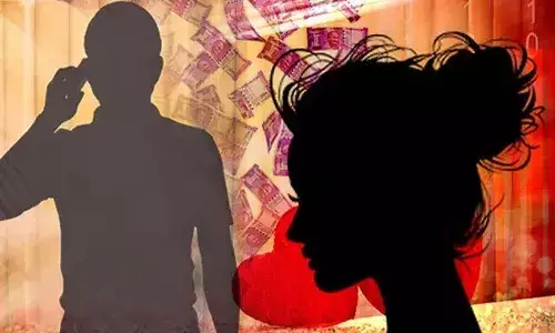 Hyderabad : హనీ ట్రాప్ చేసి వృద్ధుడి నుంచి రూ. 38 లక్షలు కాజేశారు..!