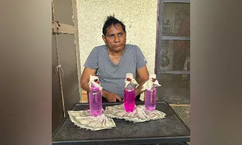 లక్ష డిమాండ్.. రూ. 80,000 తీసుకుంటూ దొరికిపోయాడు