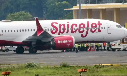 Hyderabad News, Rajivgandhi International Airport, Spicejet Flight, Technical Issue