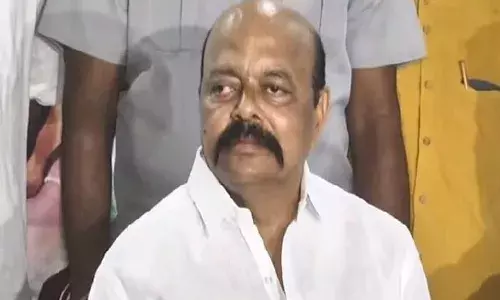 నా కాళ్లు పట్టుకుంటే ఎమ్మెల్యేను చేశా.. కొండా మురళీ సంచలన వ్యాఖ్యలు