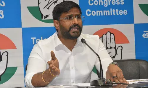 ఎమ్మెల్యేను దేశం దాటించాలని చూశారు.. కేటీఆర్‌, హరీష్‌ల‌పై కాంగ్రెస్ ఎమ్మెల్సీ ఫైర్‌