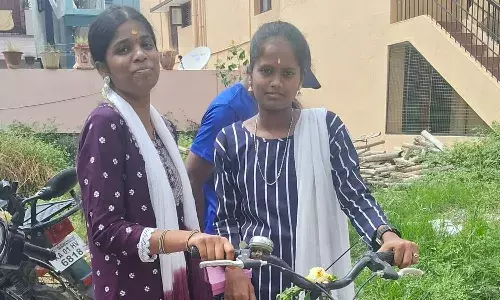 Hyderabad : విషాదం.. ఉరేసుకుని అక్కాచెల్లెళ్లు ఆత్మహత్య