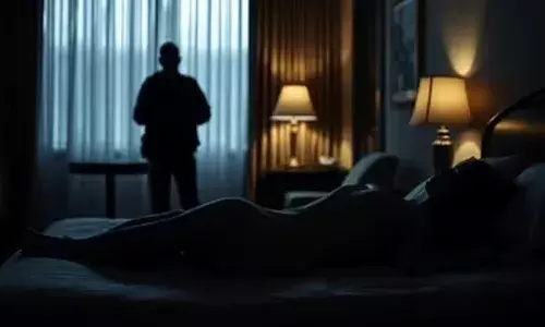 అనుమానంతో భార్యను లాడ్జికి తీసుకెళ్లిన భర్త.. ఆ తర్వాత ఒక్కడే..