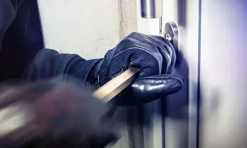 వయసు 19 ఏళ్లు.. రూ.12 కోట్ల బంగారం కొట్టేసేందుకు స్కెచ్ వేశాడు..!