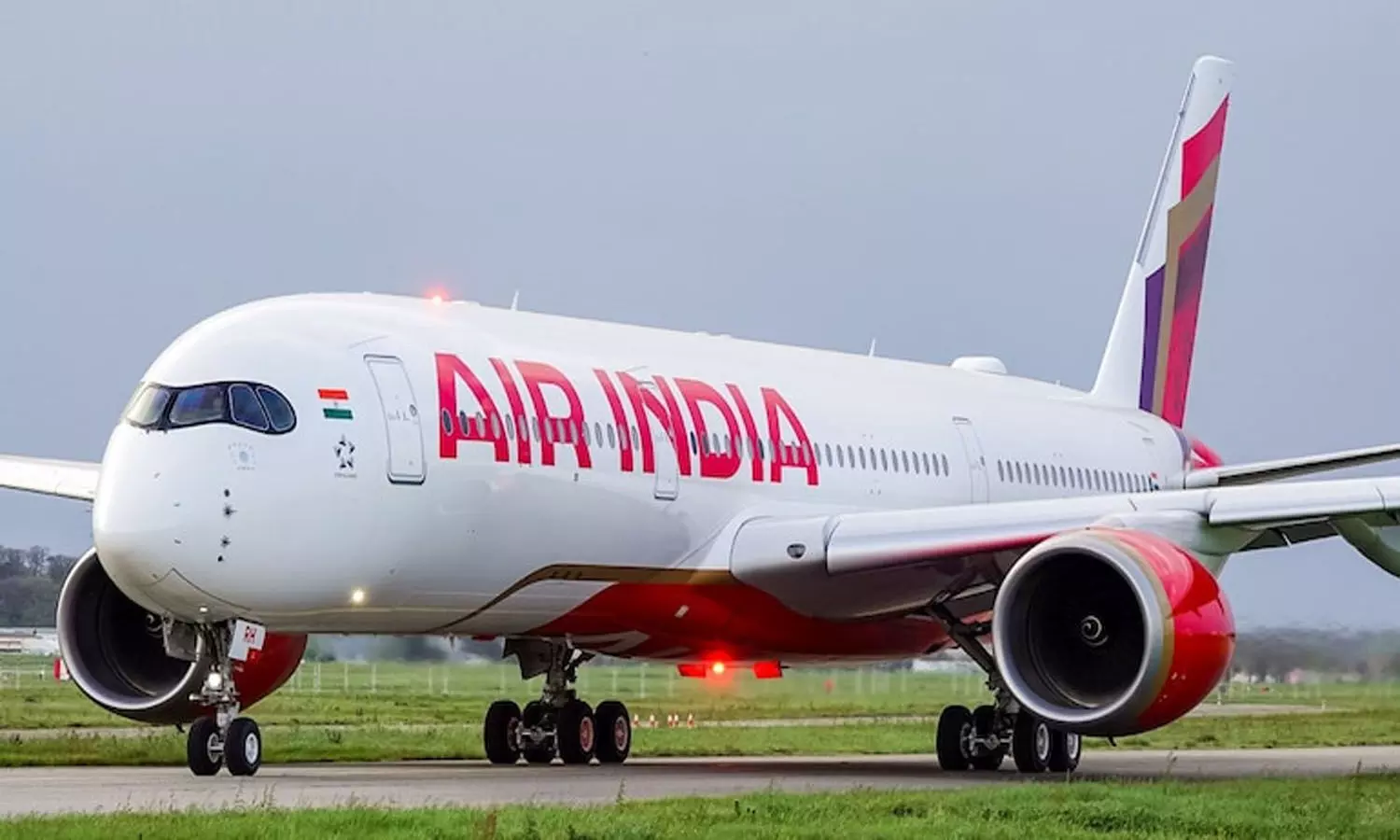 Air India Flight: ఎయిరిండియా విమానానికి బాంబు బెదిరింపు Air India Flight: ఎయిరిండియా విమానానికి బాంబు బెదిరింపు