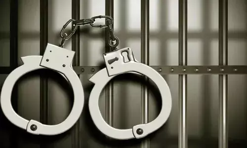 Hyderabad, fake HYDRAA officials held, threatening, Alkapur house