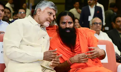 సీఎం చంద్రబాబును కొనియాడిన బాబా రామ్‌దేవ్