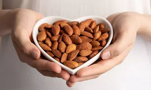 రోజువారీ ఆహారంలో చేర్చుకోవడం వల్ల కొలెస్ట్రాల్ను నియంత్రించుకోవడానికి సహాయపడే 4 ఆహారాలు