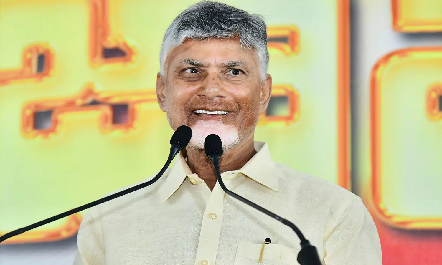 నెలలోనే ఉపాధ్యాయ కొలువులు భర్తీ చేస్తాం.. త్వరలోనే నిరుద్యోగ భృతికి శ్రీకారం చుడతాం నెలలోనే ఉపాధ్యాయ కొలువులు భర్తీ చేస్తాం.. త్వరలోనే నిరుద్యోగ భృతికి శ్రీకారం చుడతాం
