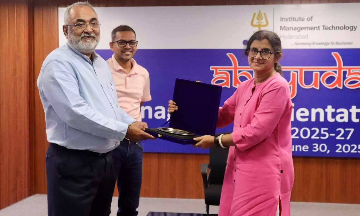 అభ్యుదయ్ 2025 మేనేజ్మెంట్ ఓరియంటేషన్ ప్రోగ్రామ్ను ముగించిన ఐఎంటి హైదరాబాద్ అభ్యుదయ్ 2025 మేనేజ్మెంట్ ఓరియంటేషన్ ప్రోగ్రామ్ను ముగించిన ఐఎంటి హైదరాబాద్