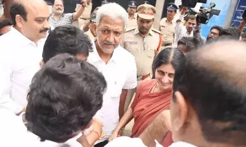 జైలు నుండి బయటకొచ్చిన ఫైర్ బ్రాండ్