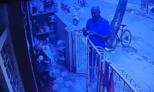 Man sets fire to relatives house, Bengaluru , unpaid loan dispute