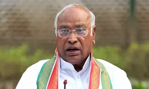 తెలంగాణలో పరిపాలన బాగుంది.. ఖర్గే కితాబు
