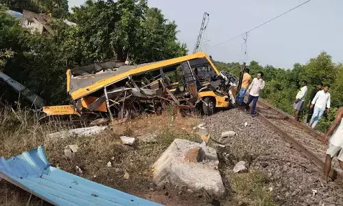 National News,Tamilnadu, Kadaluru, train hit a school van, Two Students Died