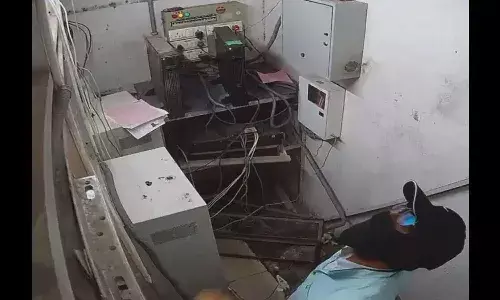Masked thieves, loot, HDFC ATM, Hyderabad, gas cutter