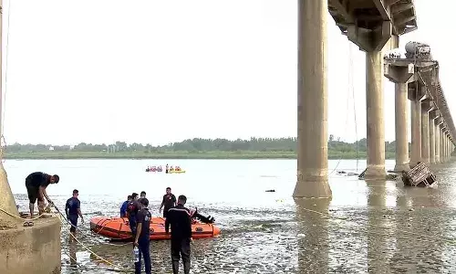 National News, Gujarat, Vadodara District, Mahisagar River, Fifteen people have died