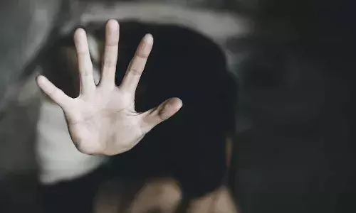 పిల్లలు లేరని భూతవైద్యం కోసం వచ్చిన మహిళపై తాంత్రికుడు అత్యాచారం
