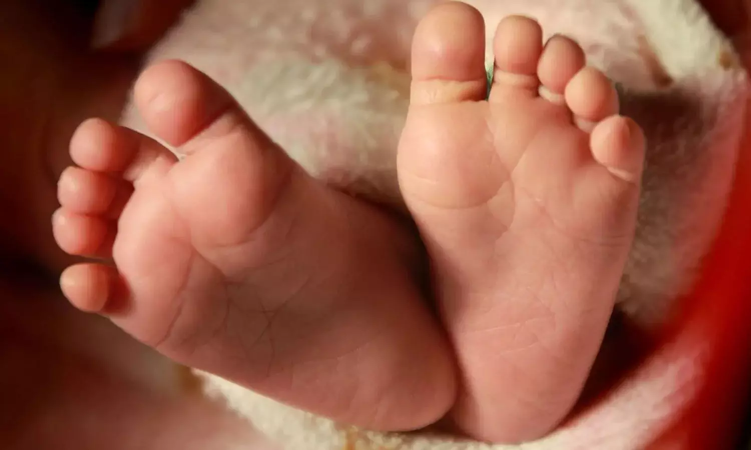 Pregnant woman, birth, couple throws baby out, Maharashtra Pregnant woman, birth, couple throws baby out, Maharashtra