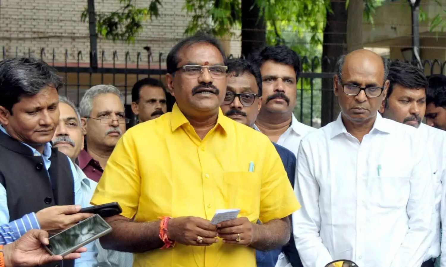 కృష్ణ, గోదావరి నదీ జలాలపై తెలుగు రాష్ట్రాల ముఖ్యమంత్రుల చర్చలు సఫలం కృష్ణ, గోదావరి నదీ జలాలపై తెలుగు రాష్ట్రాల ముఖ్యమంత్రుల చర్చలు సఫలం