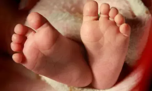 Pregnant woman, birth, couple throws baby out, Maharashtra