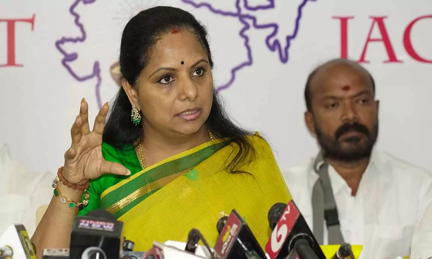 రేవంత్ రెడ్డి నాన్ సీరియస్ ముఖ్యమంత్రి.. తెలంగాణ హక్కులు కాలరాస్తున్నారు రేవంత్ రెడ్డి నాన్ సీరియస్ ముఖ్యమంత్రి.. తెలంగాణ హక్కులు కాలరాస్తున్నారు