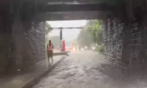 హైదరాబాద్ను ముంచెత్తిన వర్షం.. ట్రాఫిక్ పోలీసుల హెచ్చరికలు