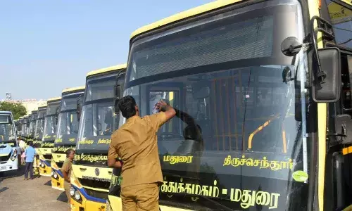 నేమ్ బోర్డ్ మార్చిన కండక్టర్.. సస్పెండ్ చేసిన ఆర్టీసీ యాజమాన్యం