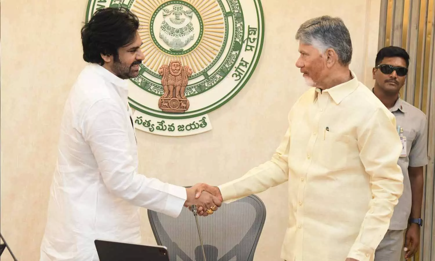 ఏపీ కేబినెట్ భేటీలో తీసుకున్న కీలక నిర్ణయాలివే..! ఏపీ కేబినెట్ భేటీలో తీసుకున్న కీలక నిర్ణయాలివే..!