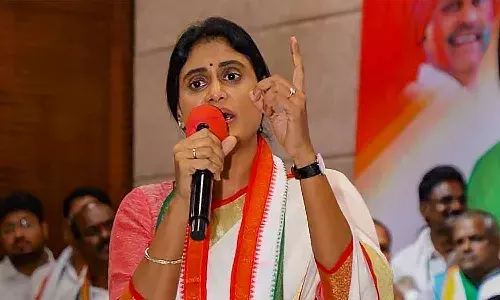 తయారీ నుంచి అమ్మకం వరకూ అంతా అవినీతిమయం : వైఎస్ షర్మిల