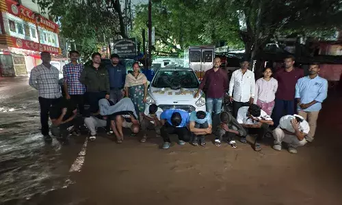 Hyderabad, Rave party busted, Kondapur, nine arrested, drugs, two absconding