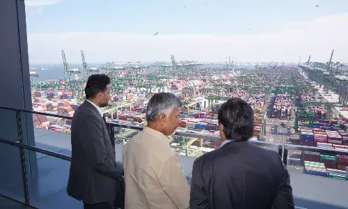 టువాస్ పోర్టును సందర్శించిన ముఖ్యమంత్రి చంద్రబాబు బృందం