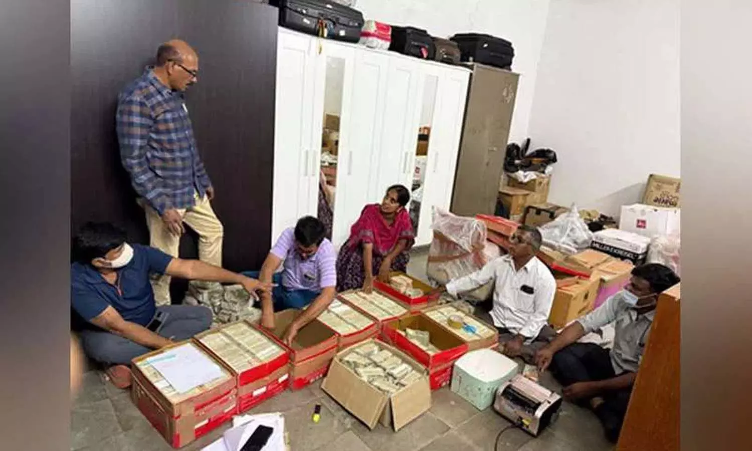 Andrapradesh, AP Liquor Scam, Cash Seized, guest houses Andrapradesh, AP Liquor Scam, Cash Seized, guest houses
