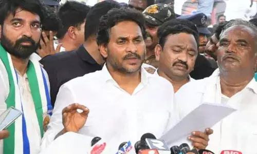 నన్ను చూసి సీఎం చంద్రబాబు భయపడుతున్నారు : వైఎస్ జగన్