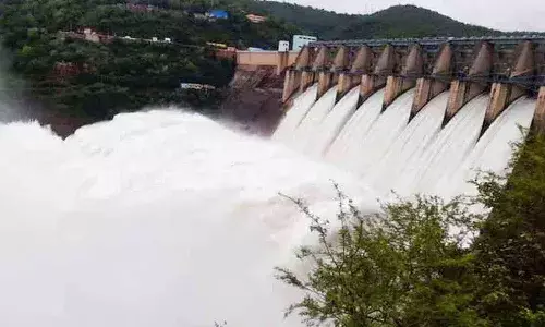 శ్రీశైలం జలాశయం నుంచి నీటి విడుదల