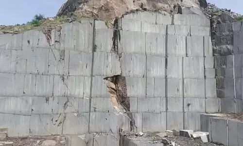 Andrapradesh, Bapatla District , Accident At Granite Quarry , Six Died