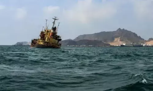 migrants, boat sinks off Yemen, dozens missing, international news
