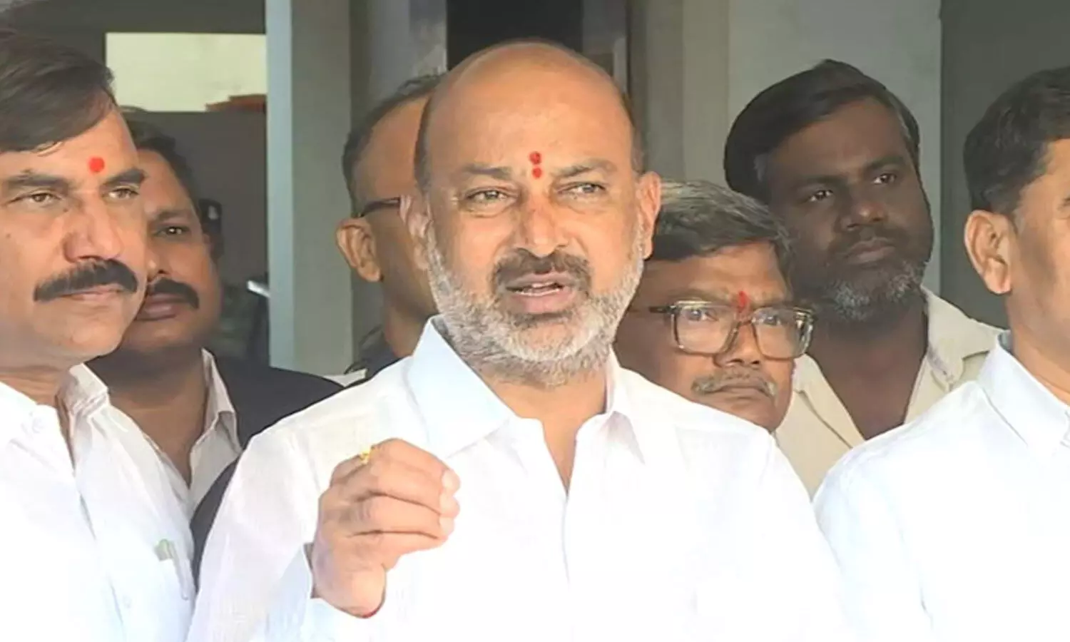 సీఎం ఎందుకు సిట్ విచారణకు హాజరుకావడం లేదు? స్టేట్మెంట్ ఎందుకు ఇవ్వడం లేదు? సీఎం ఎందుకు సిట్ విచారణకు హాజరుకావడం లేదు? స్టేట్మెంట్ ఎందుకు ఇవ్వడం లేదు?