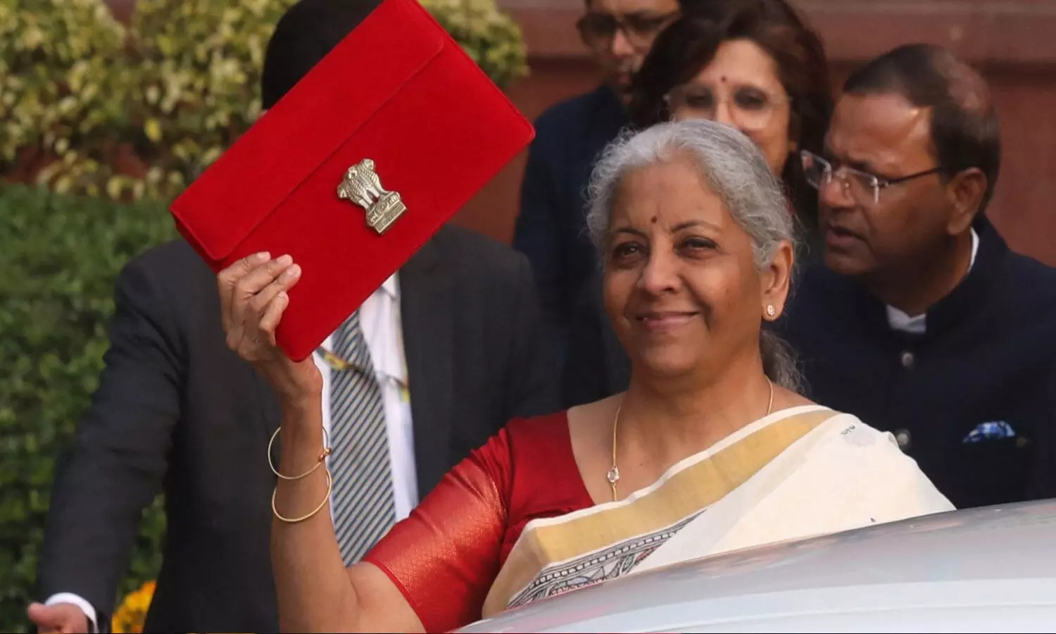 ఇన్‌కమ్‌ ట్యాక్స్‌ బిల్లును వెనక్కితీసుకున్న కేంద్రం.. కొత్త వెర్షన్ ఎప్పుడంటే.?