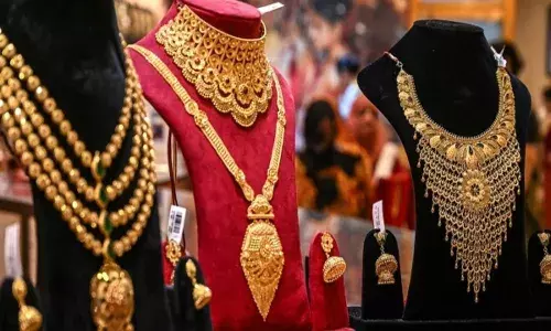 టారిఫ్ టెన్షన్.. మళ్లీ రికార్డు స్థాయికి బంగారం ధర..!