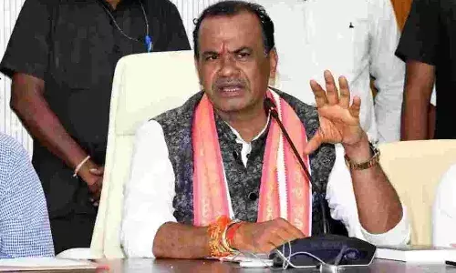 Minister Komatireddy Venkat Reddy, case, film workers, Tollywood