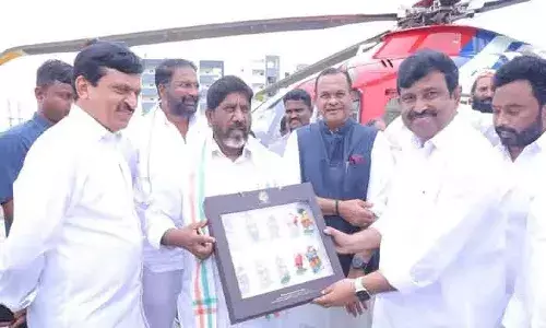 జనసేన పార్టీ కార్యాలయం హెలిప్యాడ్ లో దిగిన తెలంగాణ మంత్రులు