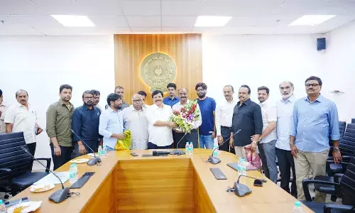ఏపీ సినిమాటోగ్రఫీ మంత్రితో భేటీ అయిన నిర్మాతలు