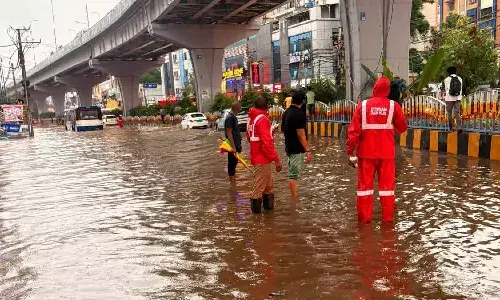 అలర్ట్.. ఆఫీసుల నుండి త్వరగా వెళ్లిపోండి..!