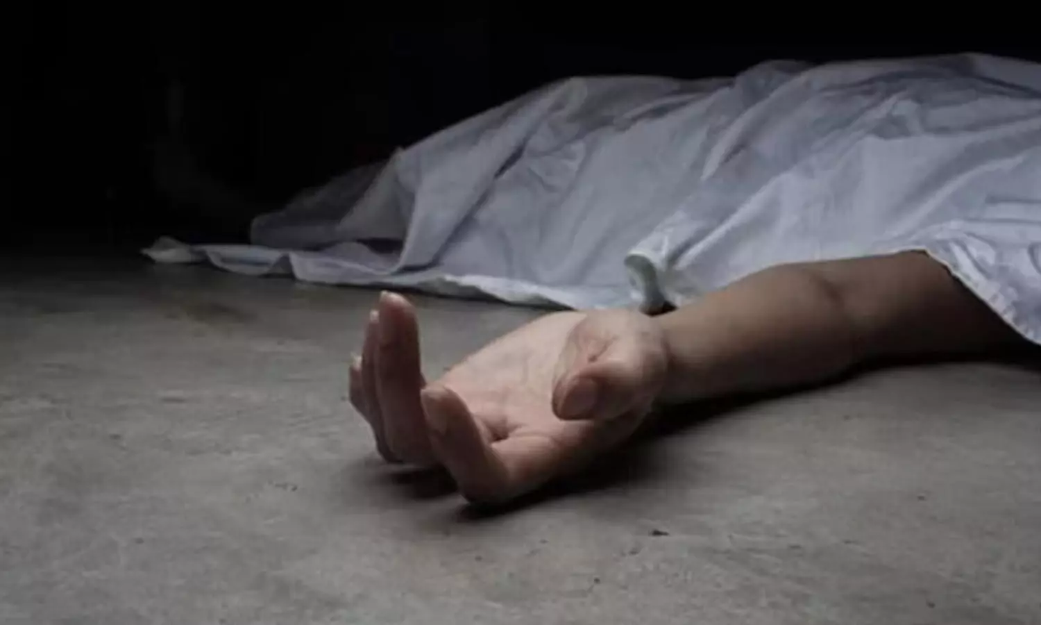 Man dies in UP hospital, treatment, body lay unattended , Crime Man dies in UP hospital, treatment, body lay unattended , Crime