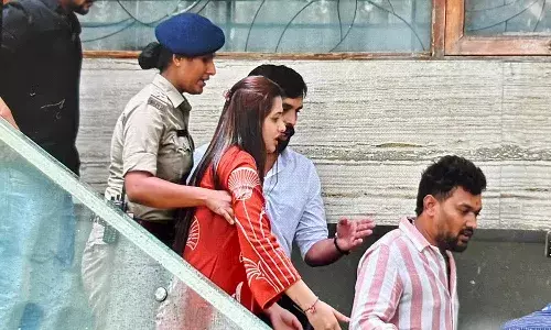 నటి పవిత్ర మరోసారి అరెస్ట్