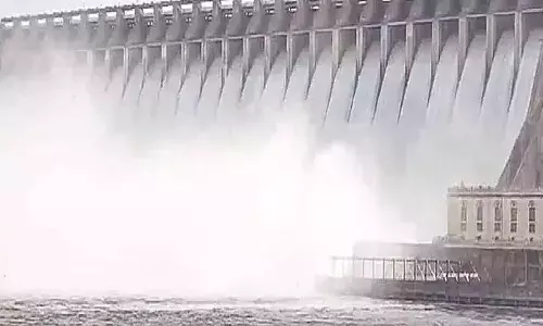 నాగార్జునసాగర్ నుంచి కొనసాగుతున్న నీటి విడుదల